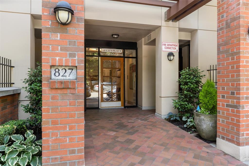 Fourth View of 827 Fairfield Rd, The City Place, Victoria, BC, V8V 5B2