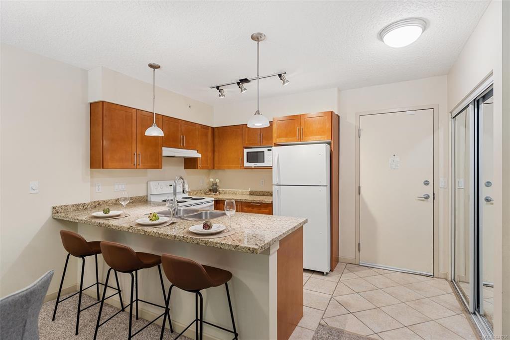 Fifth View of 827 Fairfield Rd, The City Place, Victoria, BC, V8V 5B2