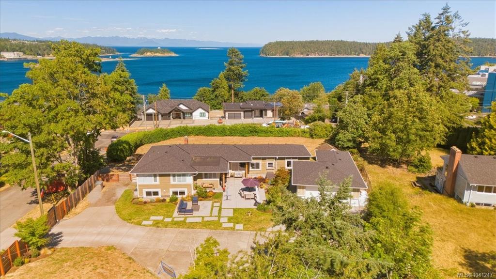 Third View of 2565 Departure Bay Rd, Nanaimo, BC, V9S 3W2