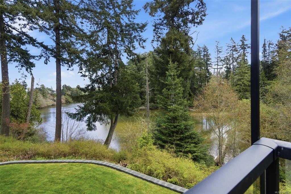 Third View of 107 Parsons Rd, View Royal, BC, V9B 3J8