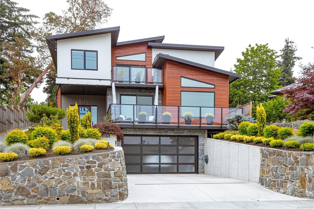 Third View of 6575 Central Saanich Rd, Central Saanich, BC, V8Z 5T9