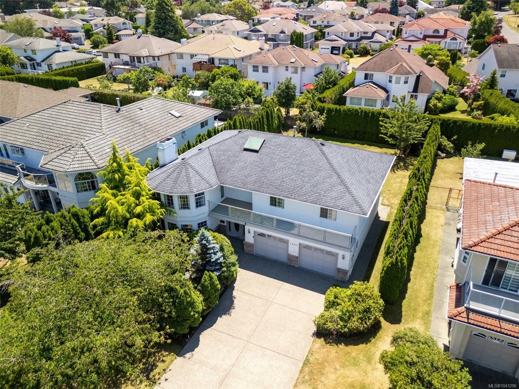 Third View of 1847 El Sereno Dr, Saanich, BC, V8N 6K4