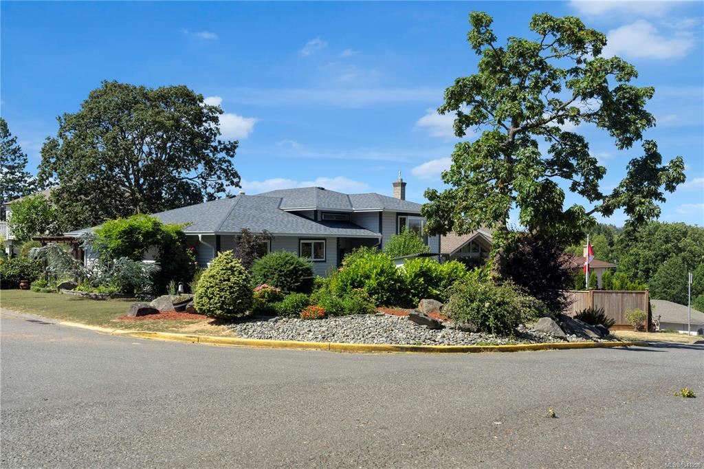Fifth View of 928 Mesher Pl, Esquimalt, BC, V9A 6Z1