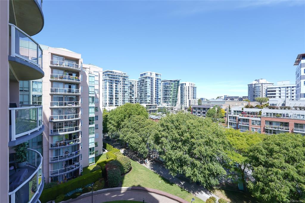 Second View of 1020 View St, Regents Park, Victoria, BC, V8V 4Y4