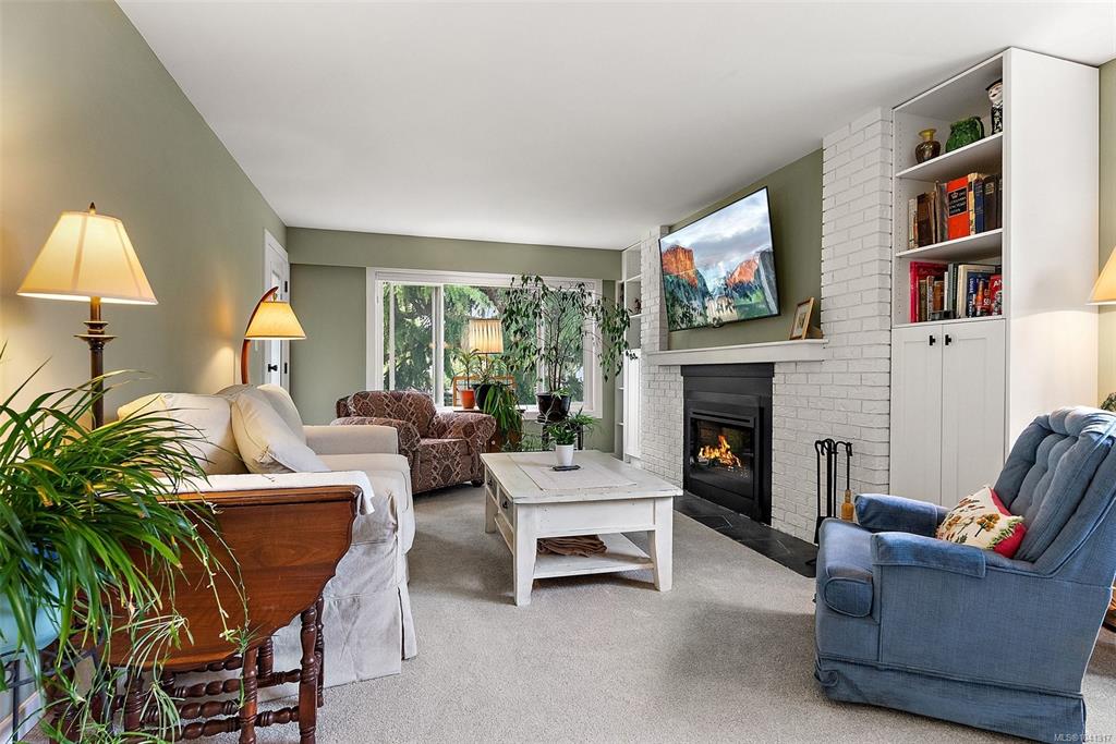 Fourth View of 2286 Henry Ave, Sidney, BC, V8L 2B2