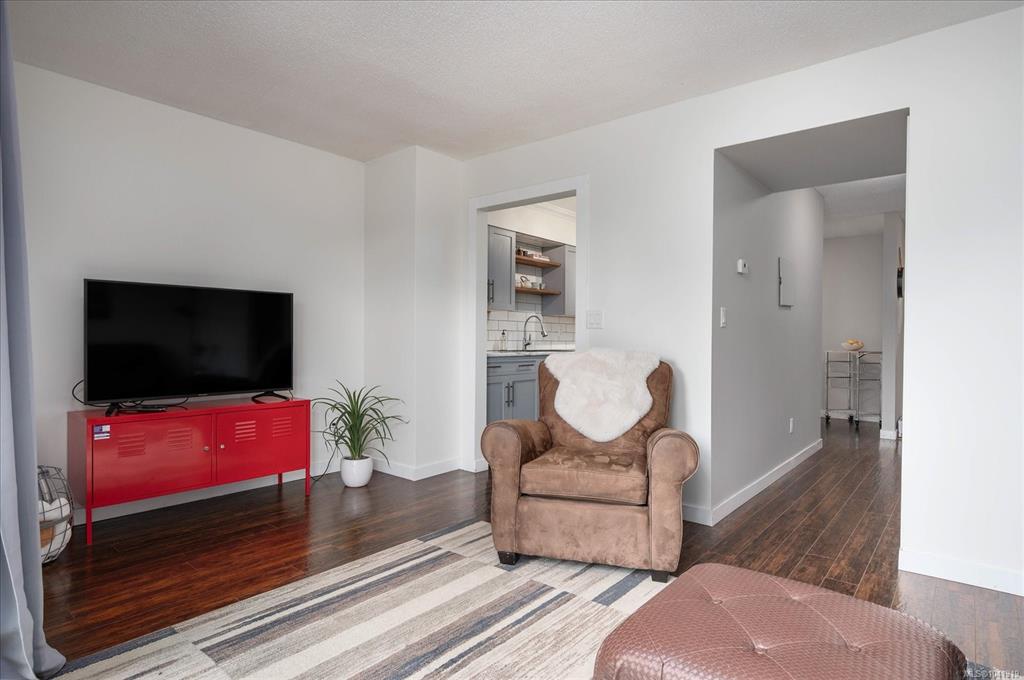 Fifth View of 855 Howard Ave, Eagle Heights, Nanaimo, BC, V9R 5V4