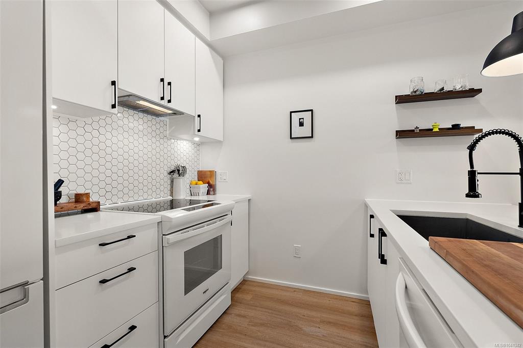 Fourth View of 2348 Beacon Ave, The Alouette, Sidney, BC, V8L 1X3