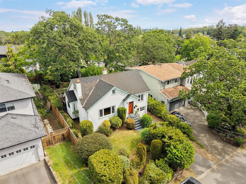 Third View of 1670 Kisber Ave, Saanich, BC, V8P 2W6
