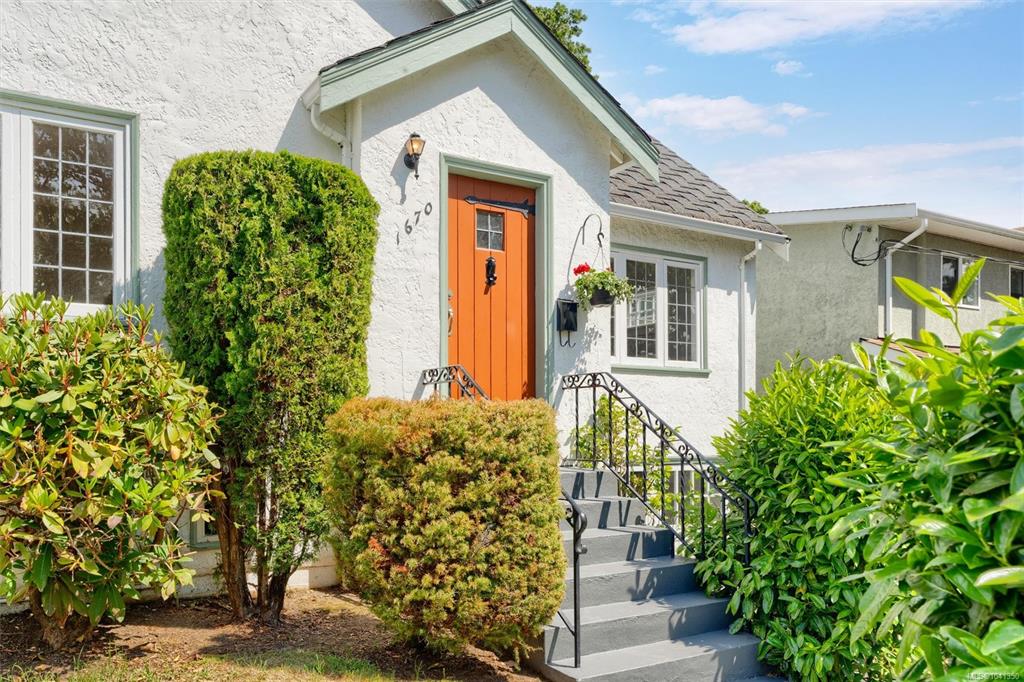 Fifth View of 1670 Kisber Ave, Saanich, BC, V8P 2W6