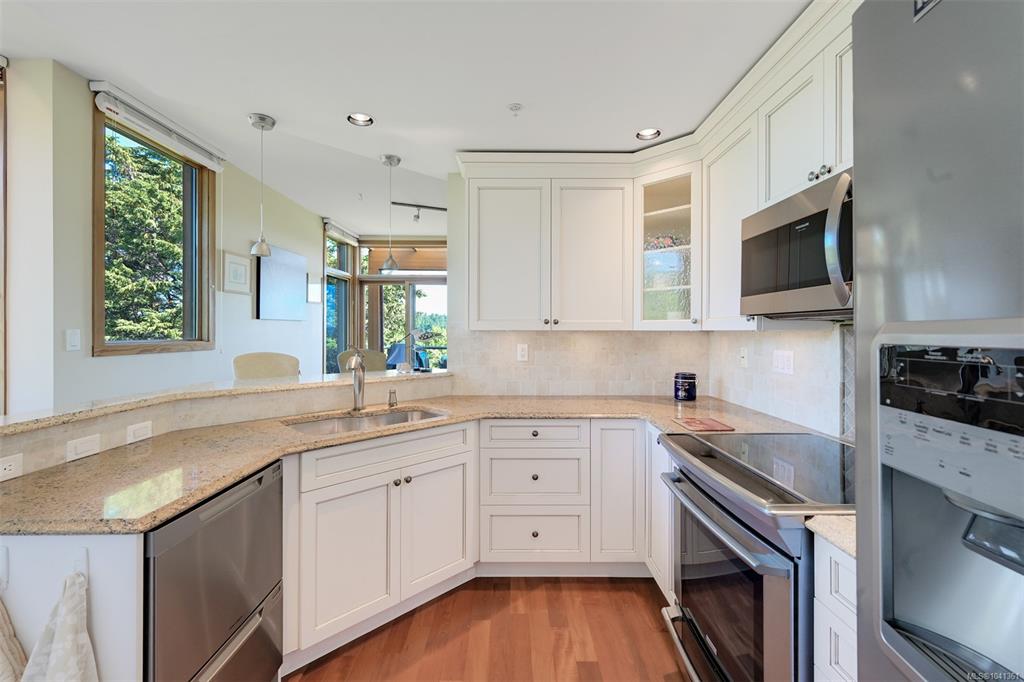 Fourth View of 5329 Cordova Bay Rd, Mattick's Green, Saanich, BC, V8Y 2L3