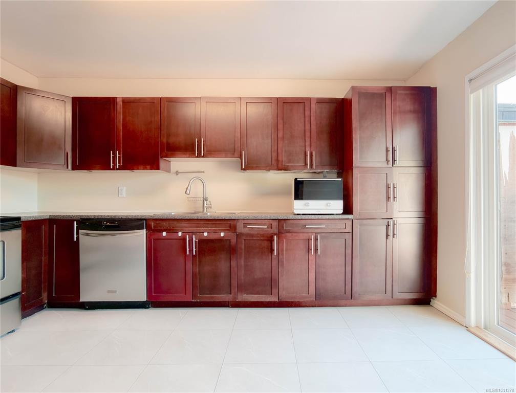 Fourth View of 3060 Harriet Rd, Saanich, BC, V9A 1T5