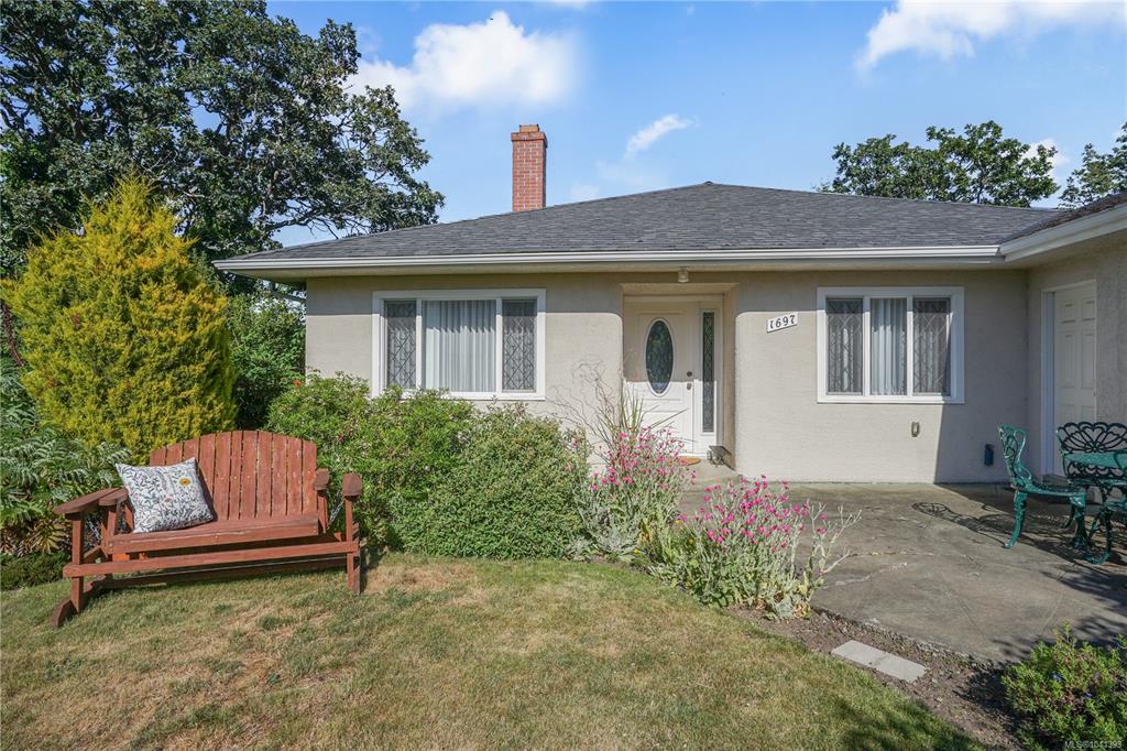 Third View of 1697 Yale St, Oak Bay, BC, V8R 5N5