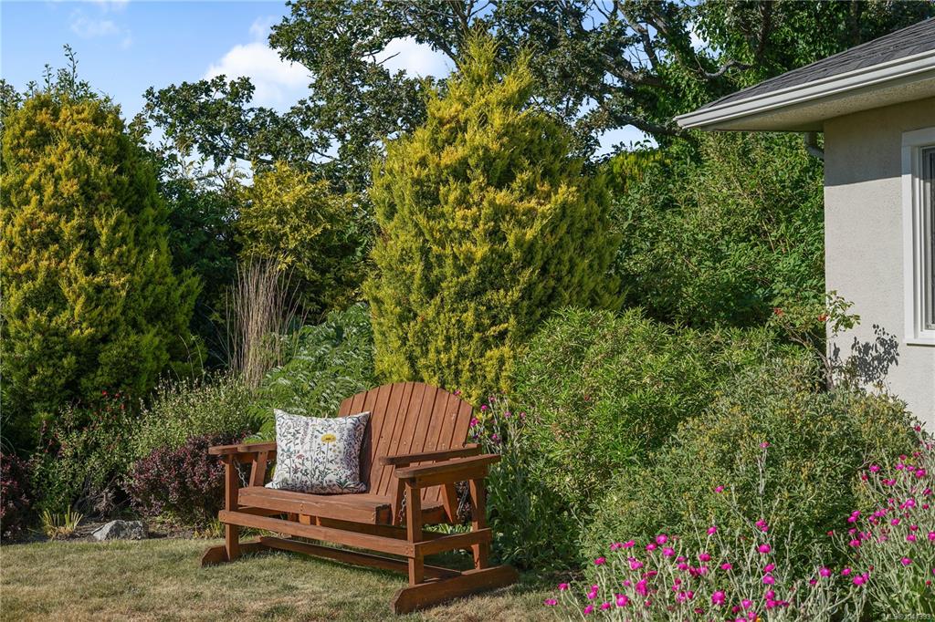 Fourth View of 1697 Yale St, Oak Bay, BC, V8R 5N5