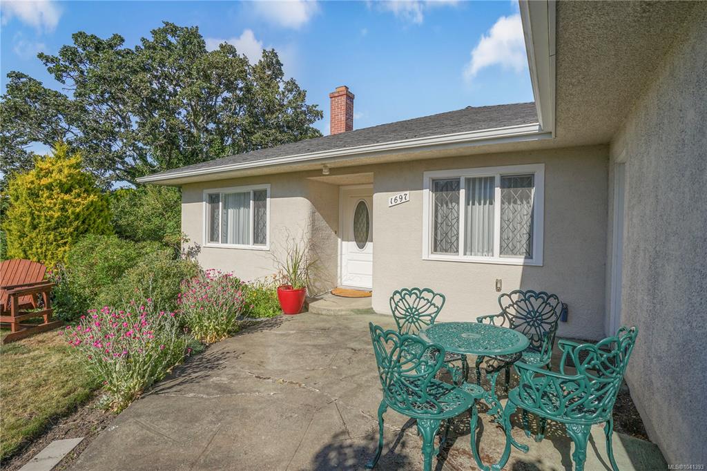Fifth View of 1697 Yale St, Oak Bay, BC, V8R 5N5