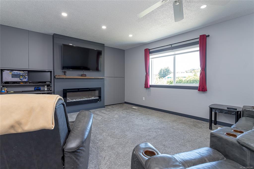 Third View of 560 Weber St, Nanaimo, BC, V9R 5R1