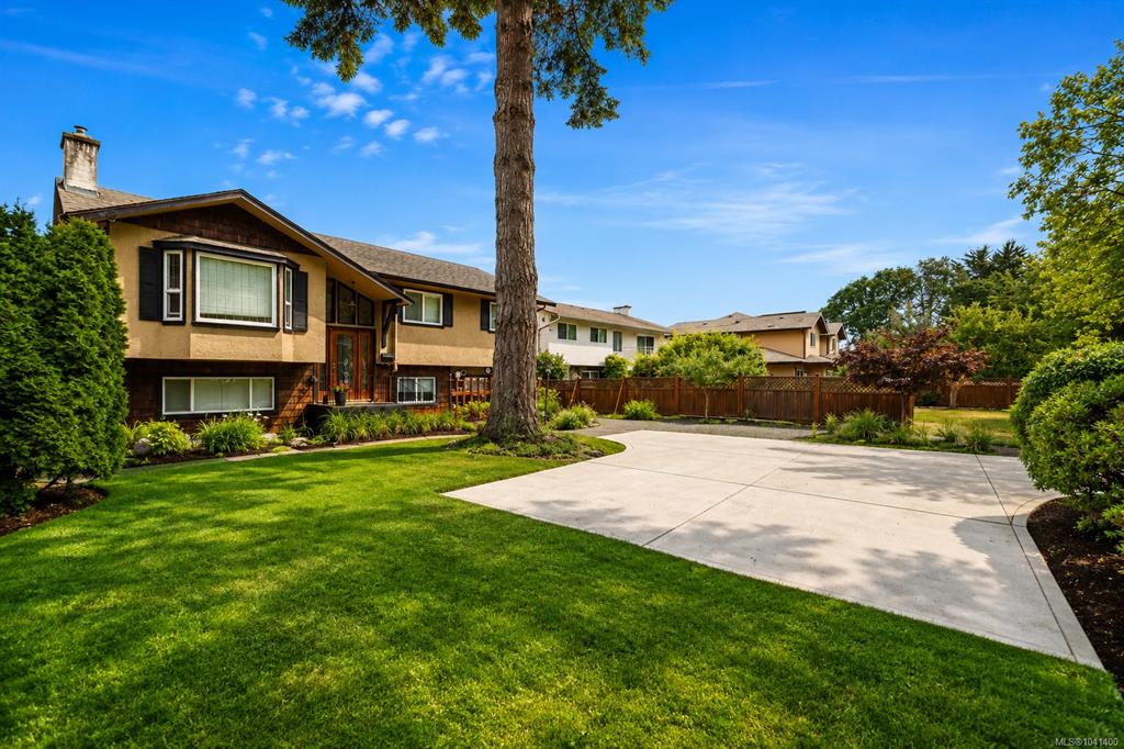Third View of 4379 Shelbourne St, Saanich, BC, V8N 3G4