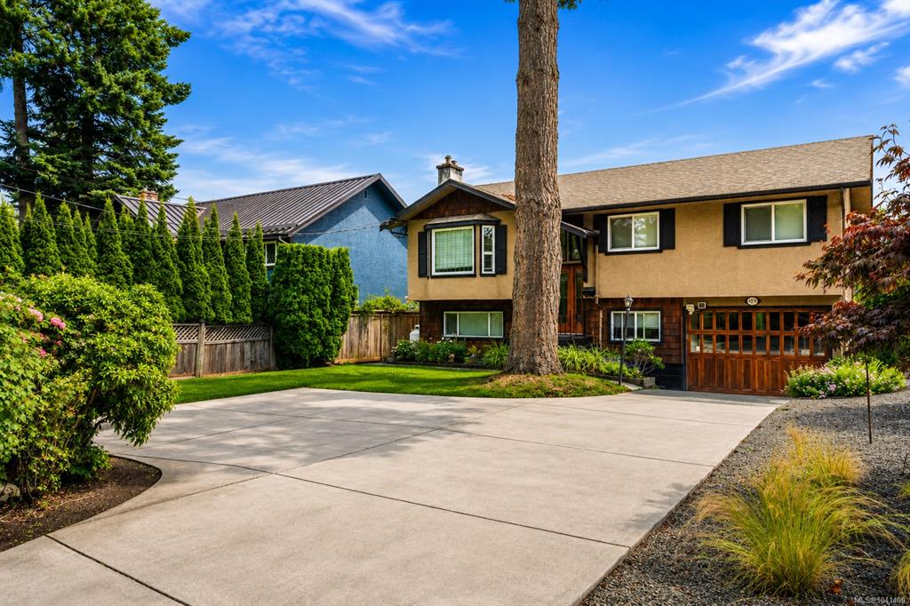 Fourth View of 4379 Shelbourne St, Saanich, BC, V8N 3G4