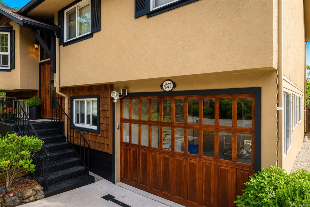 Fifth View of 4379 Shelbourne St, Saanich, BC, V8N 3G4
