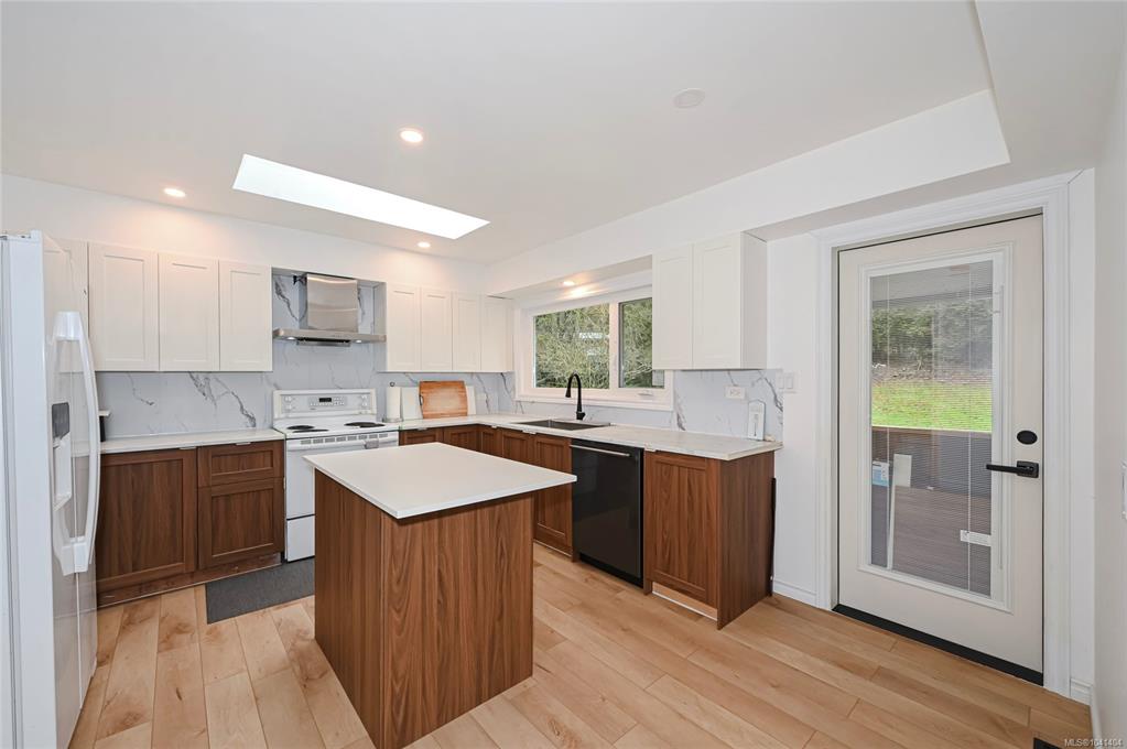 1667 Extension Rd, 1041404, BC,