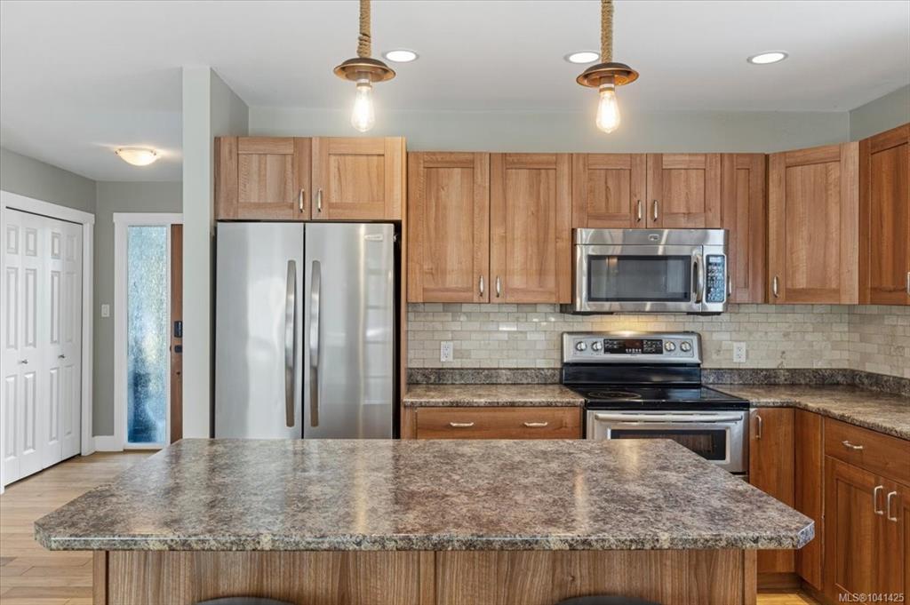 Fifth View of 220 Westwood Rd, Nanaimo, BC, V9R 6S3