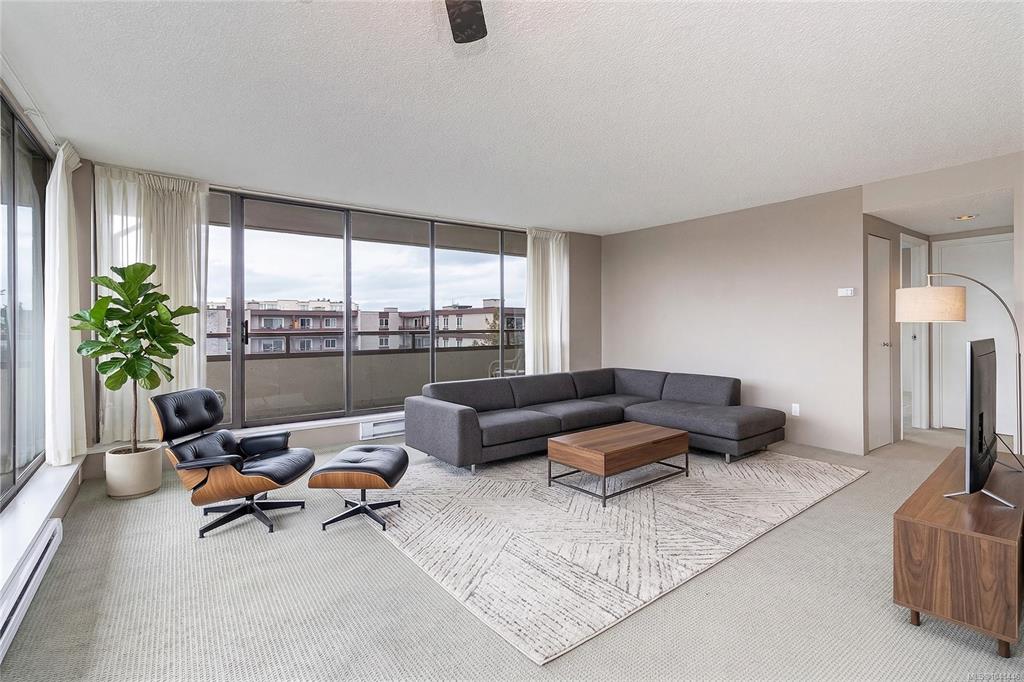 Third View of 9805 Second St, Sidney, BC, V8L 4T9