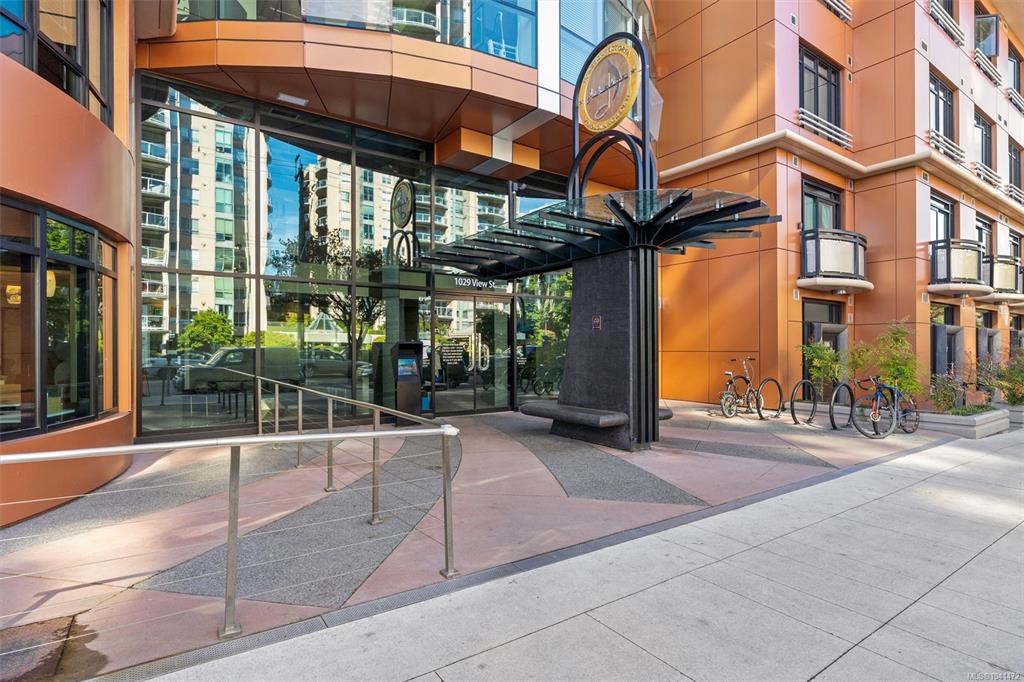 Fifth View of 1029 View St, Victoria, BC, V8V 0C9