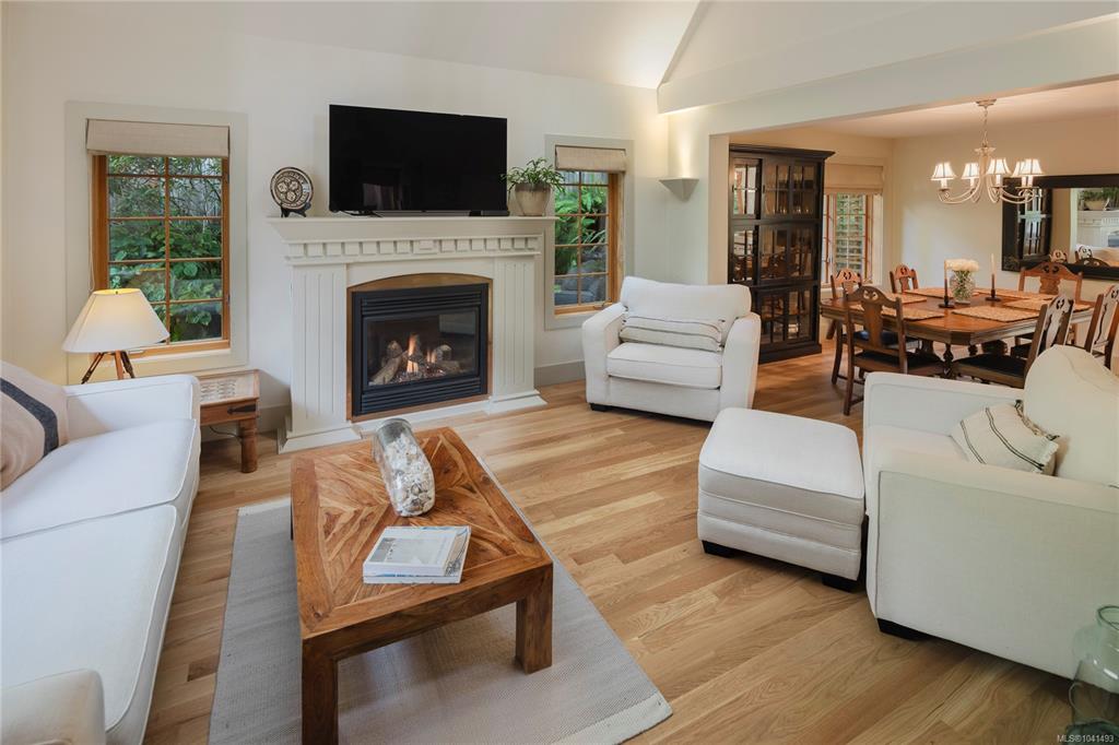 Fourth View of 586 Island Rd, Oak Bay, BC, V8S 2T6