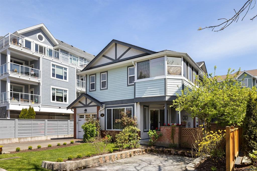 Fifth View of 9875 Third St, Sidney, BC, V8L 3A8