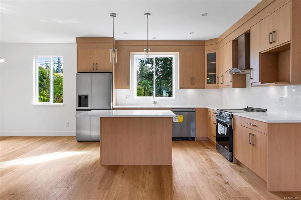 Fifth View of 1559 Ash Rd, Saanich, BC, V8N 2S9