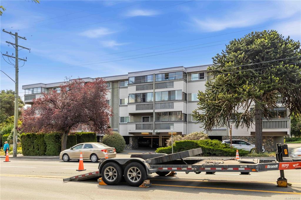 Third View of 1525 Hillside Ave, Victoria, BC, V8T 2C1