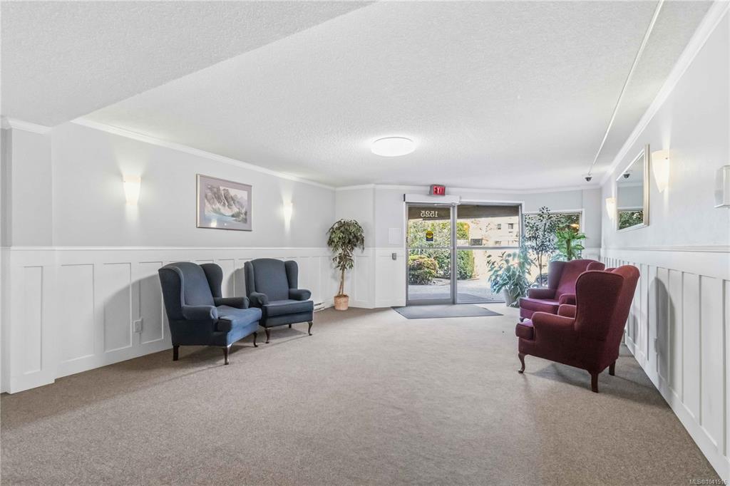 Fifth View of 1525 Hillside Ave, Victoria, BC, V8T 2C1