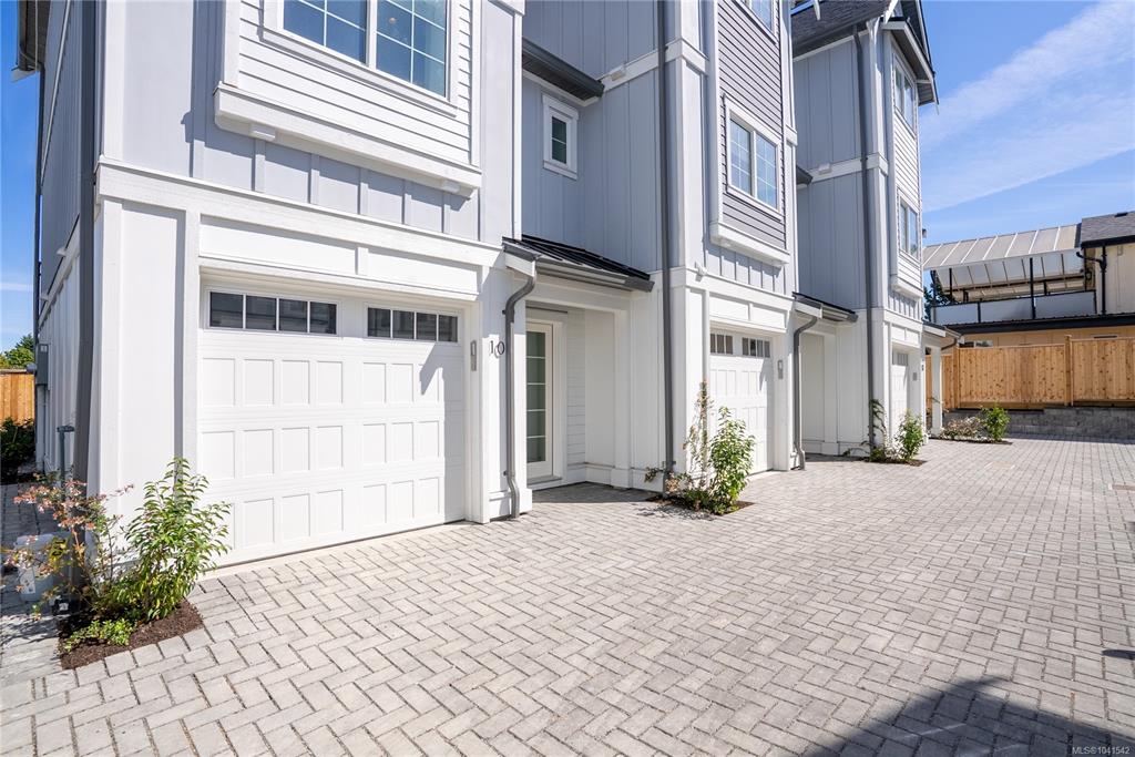 Third View of 3907 Cedar Hill Rd, Twelve Cedars, Saanich, BC, V8P 3Z8