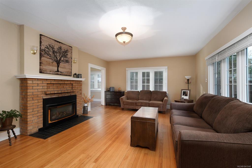 Fifth View of 3919 Quadra St, Saanich, BC, V8X 1J3