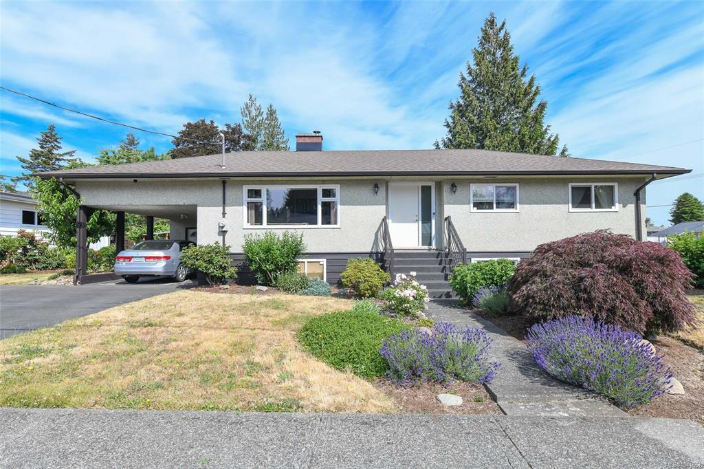 Second View of 721 18th St, Courtenay, BC, V9N 2A4