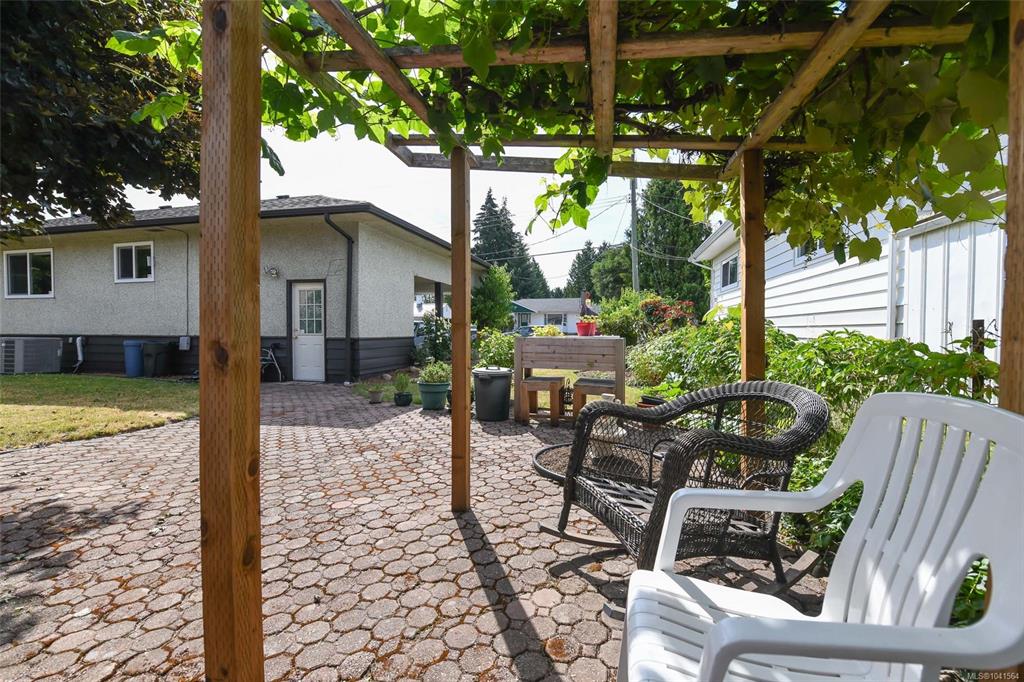 Fifth View of 721 18th St, Courtenay, BC, V9N 2A4