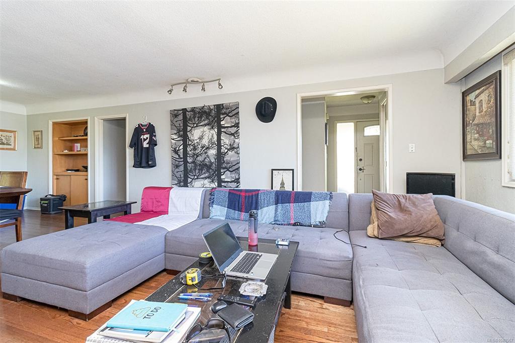 Fifth View of 575 Burnside Rd E, Victoria, BC, V8T 2X7