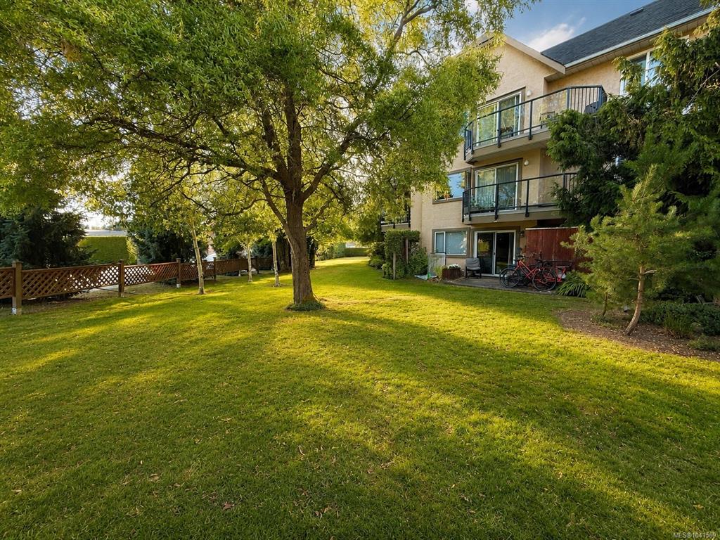 Fourth View of 7070 West Saanich Rd, Brentwood Place, Central Saanich, BC, V8M 1P5