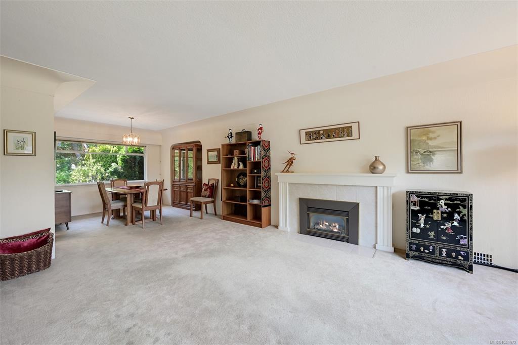 Fourth View of 930 Runnymede Pl, Oak Bay, BC, V8S 2V9