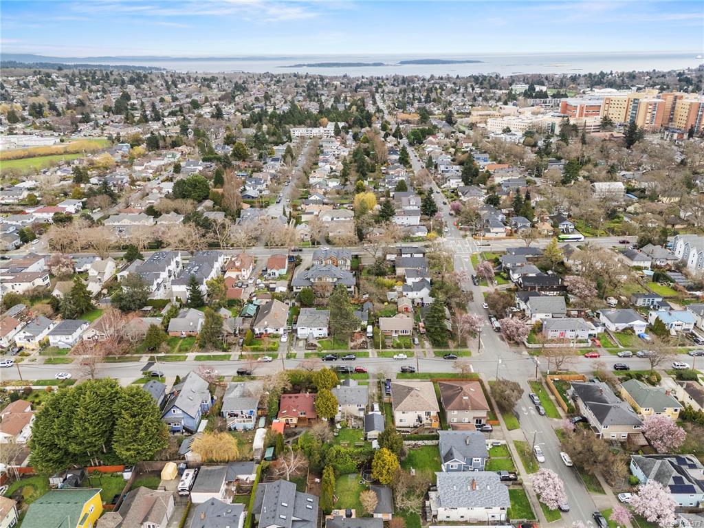 Fourth View of 2614 Scott St, Victoria, BC, V8R 4H9