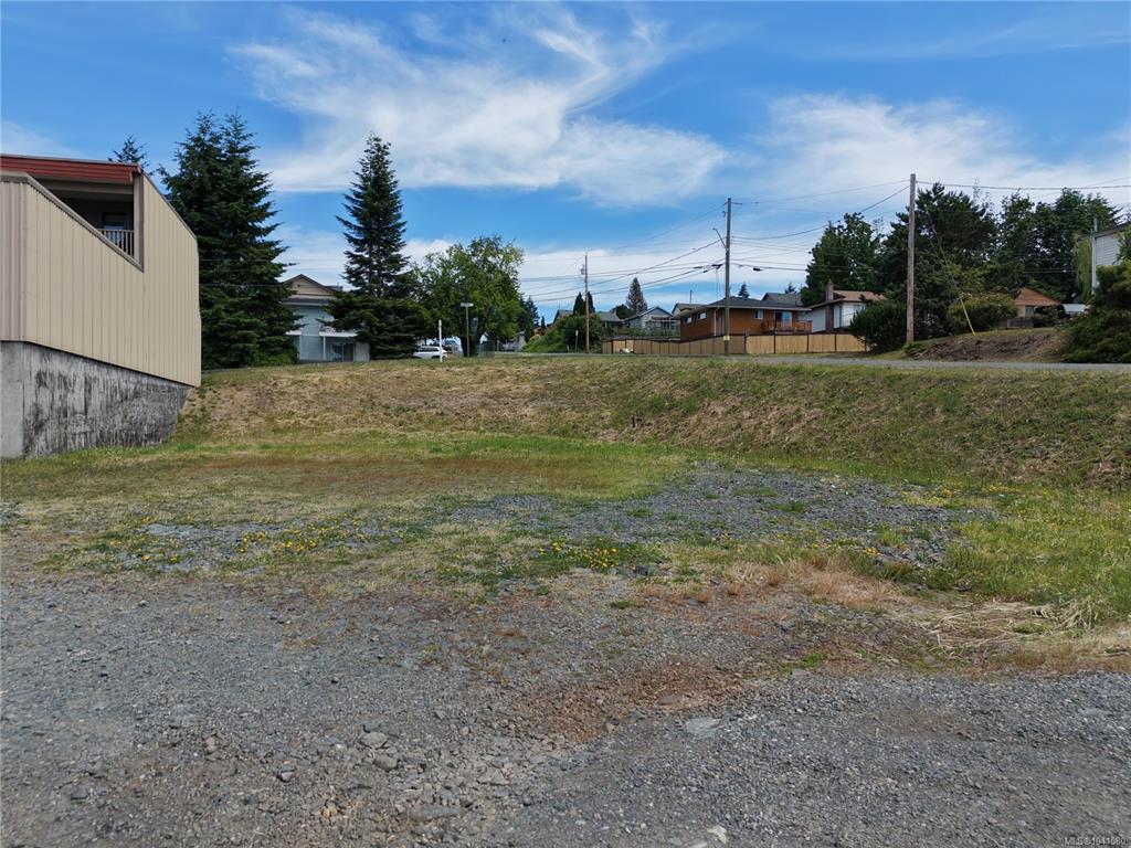 Second View of 1000 Hemlock St, Campbell River, BC, V9W 3E4