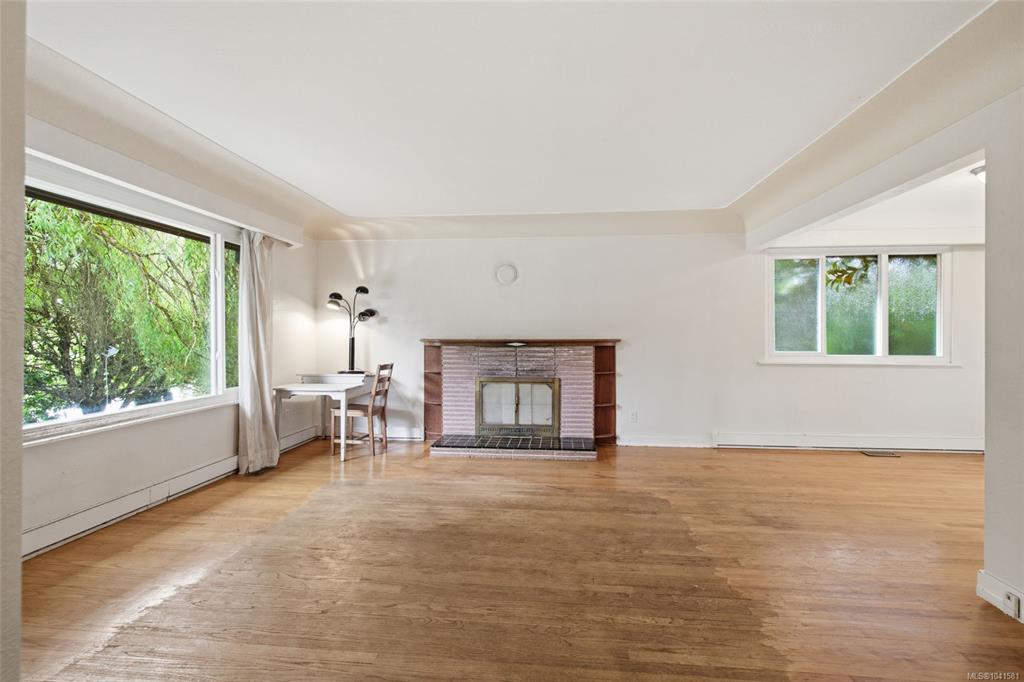 Third View of 635 Bruce Ave, Nanaimo, BC, V9R 3Y8