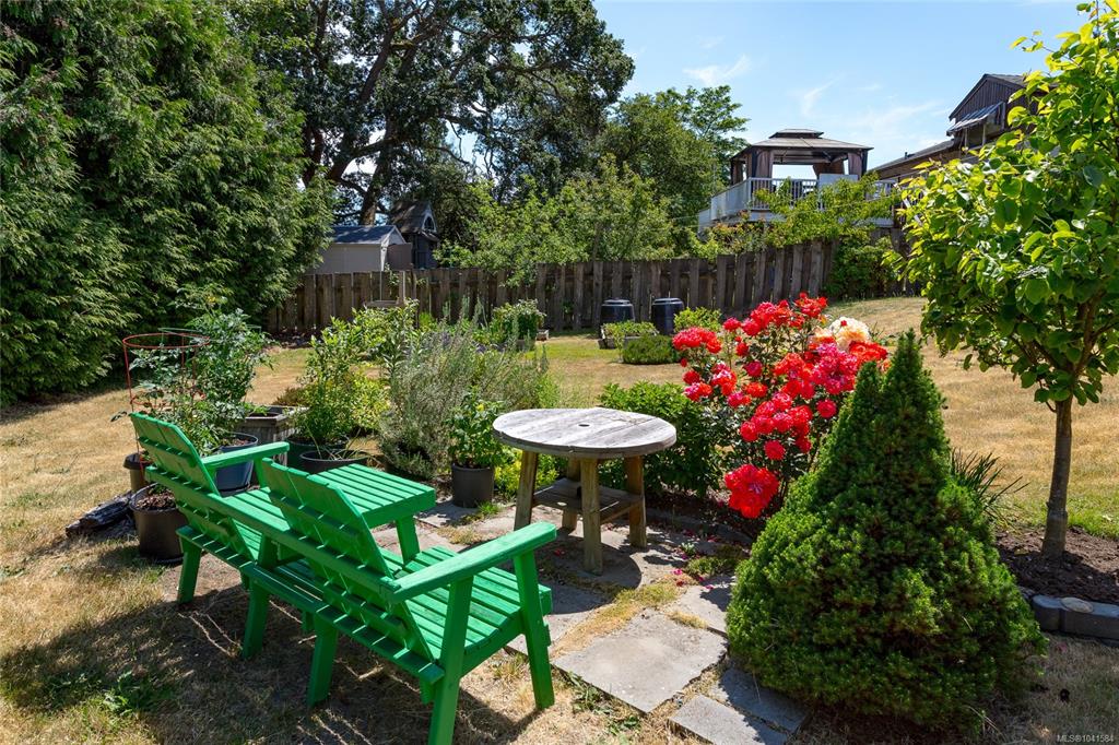 Fifth View of 3405 Browning St, Saanich, BC, V8P 4C9