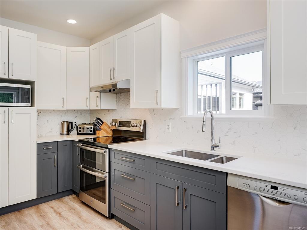 Fifth View of 2251 Eastdowne Rd, Oak Bay, BC, V8R 5P5