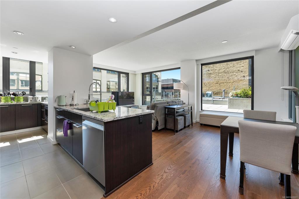 Fifth View of 608 Broughton St, Sovereign, Victoria, BC, V8W 1C7