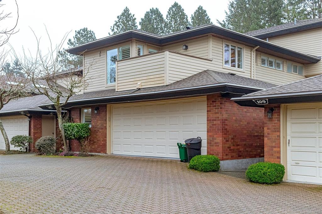 Second View of 2345 Cedar Hill Cross Rd, Upland Estates, Oak Bay, BC, V8P 5M8