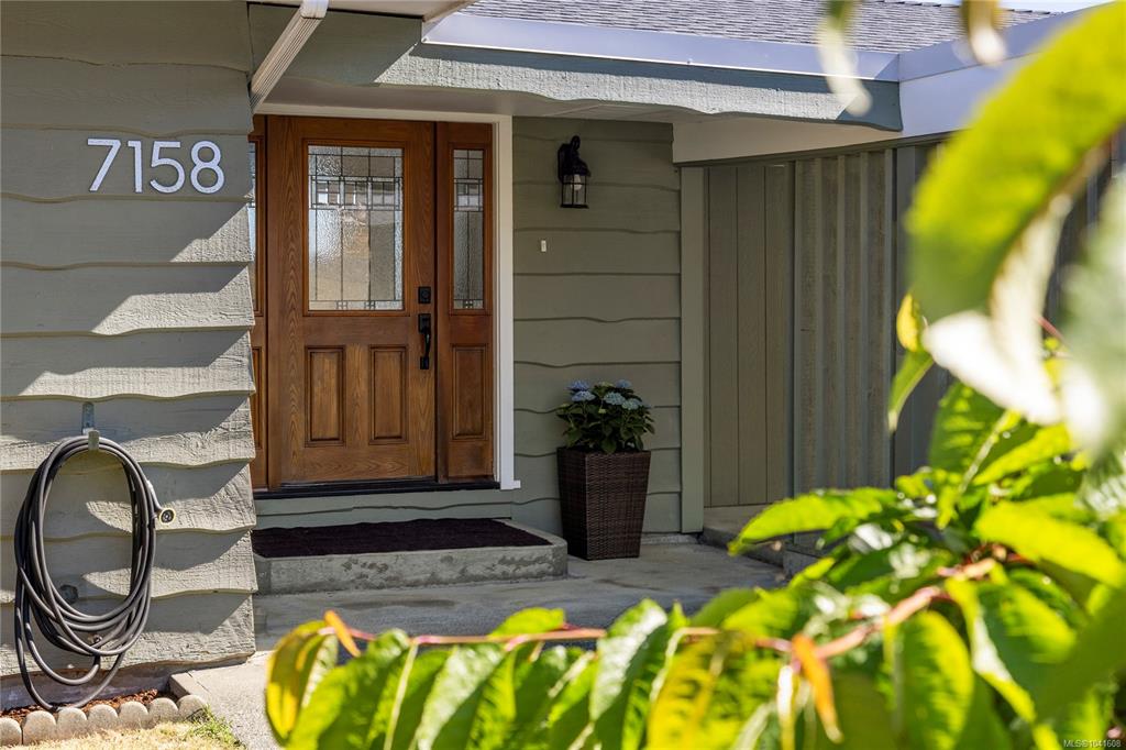Fifth View of 7158 Dickinson Rd, Lantzville, BC, V0R 2H0