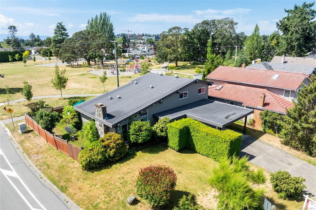 Fourth View of 4070 Larchwood Dr, Saanich, BC, V8N 6H7