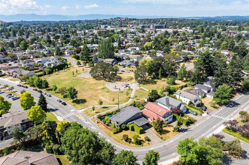 Fifth View of 4070 Larchwood Dr, Saanich, BC, V8N 6H7