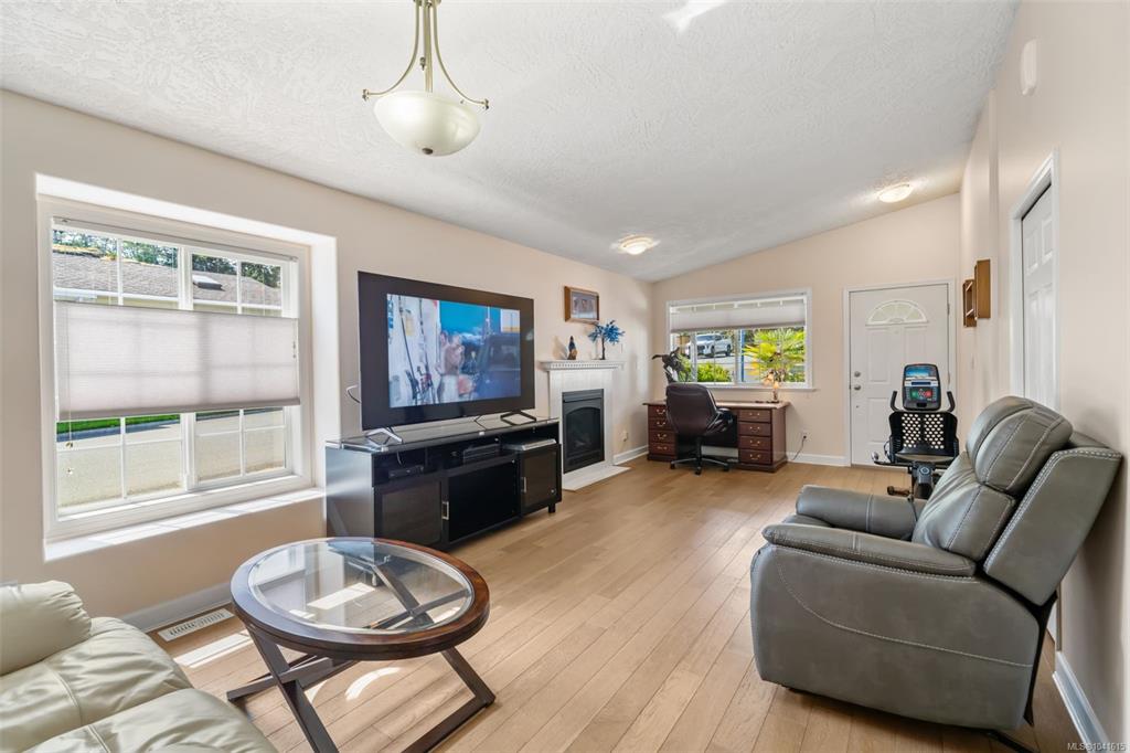 Fourth View of 38 Eagle Lane, Songhees Retirement Park, View Royal, BC, V9A 7M2