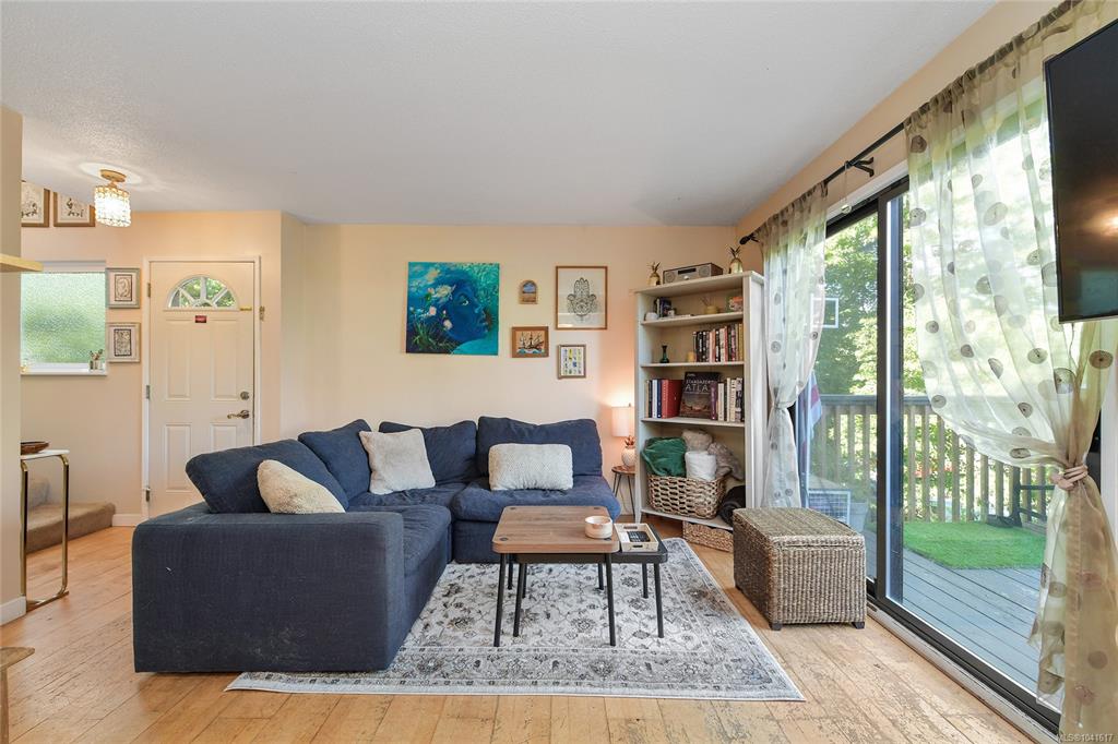 Third View of 524 Crossandra Cres, Saanich, BC, V8Z 6G3